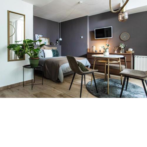 Cozy modern studio in Prague's absolute center