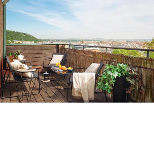 Cozy Studio with Terrace in Smíchov by Prague Days