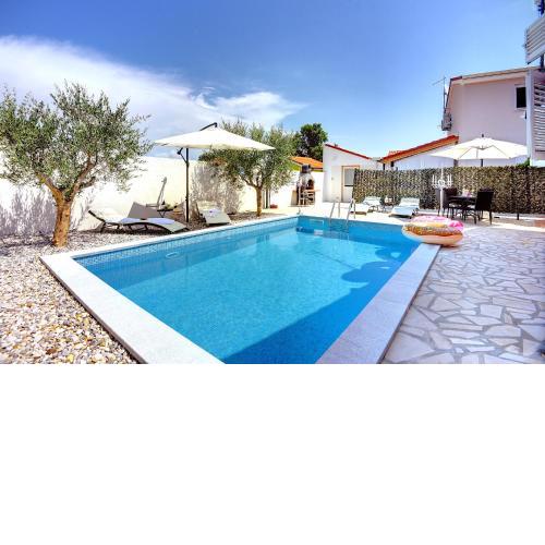 Cozy villa Michelle with private pool near Pula