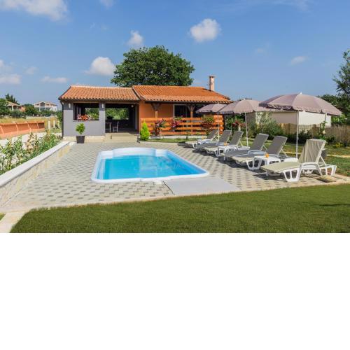 Cozy villa Sejdi with private pool in Pula
