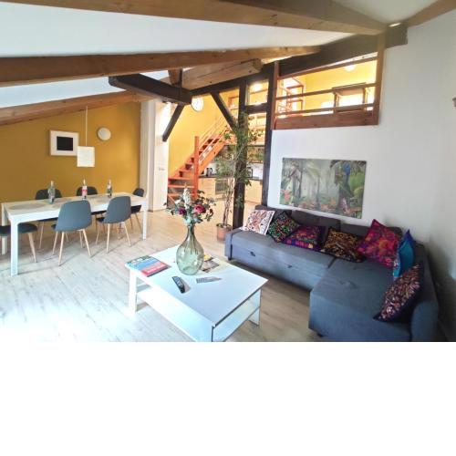 CozyGem Apt 2 mins walk Charles Bridge