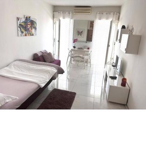 Cute studio-great location