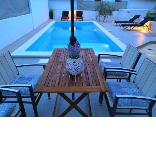 Cypress Tree Holiday Apartments