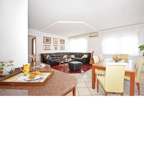 D & J Apartment Split