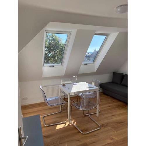 Dachwohnung im Villenviertel