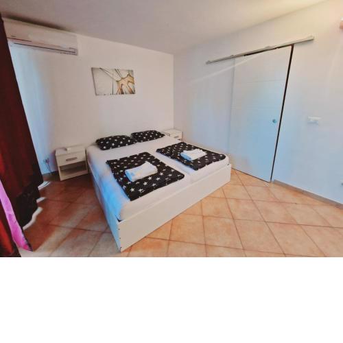 DAMIAN APARTMENTs