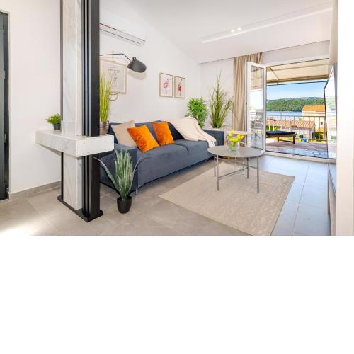 DANICA Luxury SeaSide Apartment