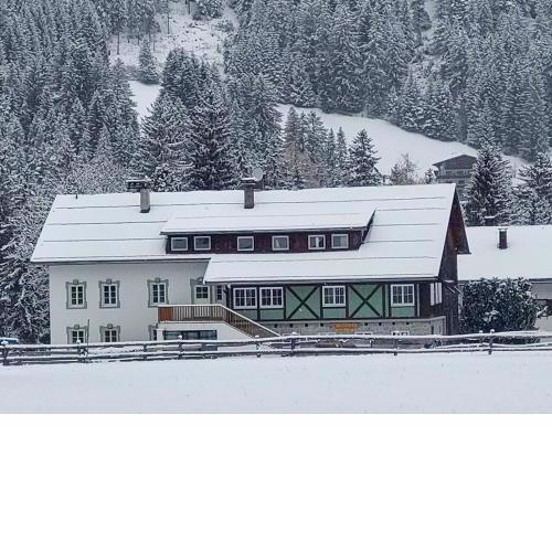 De Nussi's chalet 2