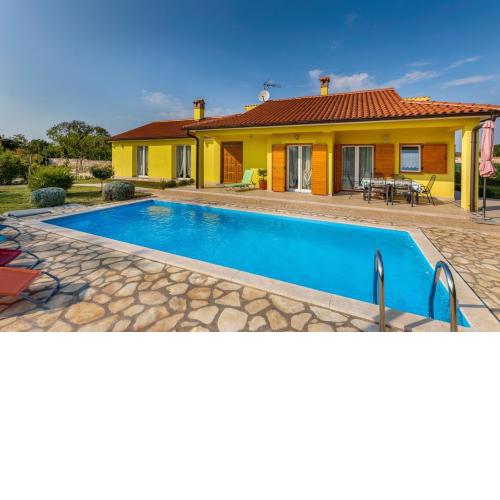 Delightful villa with pool for 6 persons