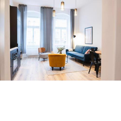 Deluxe 2BDRs Home in Spa District Center