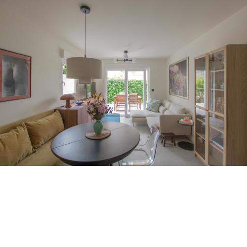 Design Coastal Garden Apartment