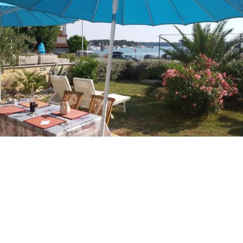 Direkt am Meer liegendes Apartment mit Garten