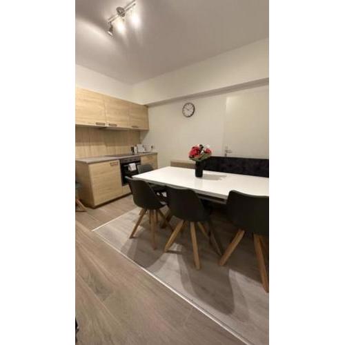 Direkt bei U1 (U-Bahn) 8 ppx. Apartment