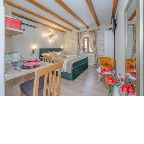 DIVA 1, luxury studio with terrace in the OLD TOWN
