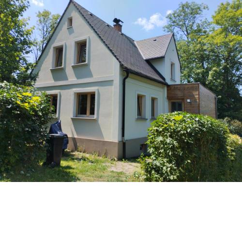Domeček uprostřed přírody