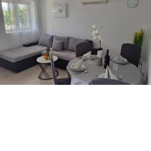 Dominos Apartment