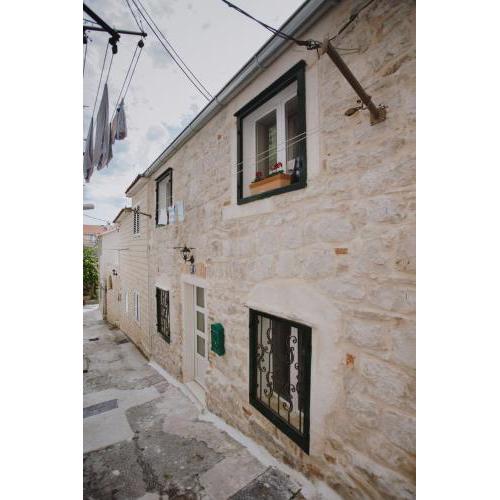 Domus "ANNO 1881"-center of Split