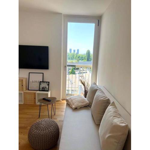 Donaublick Oasis: Stylische Wohnung