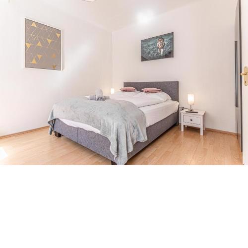 Double Delight - Central Studio Apt. for Two