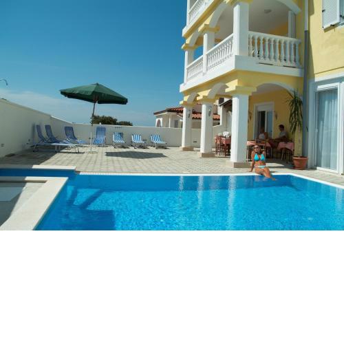 Double Room Peroj 2235h