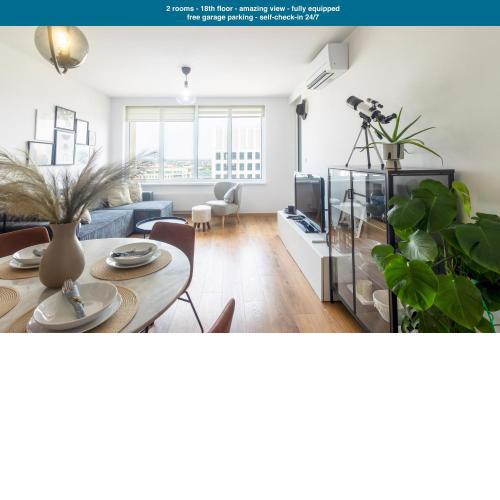 Downtown 2 rooms apartment 18th floor with free parking