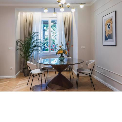Downtown Beauty Twins Apartment