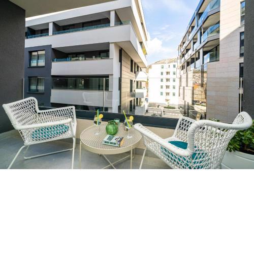Downtown MaritA207