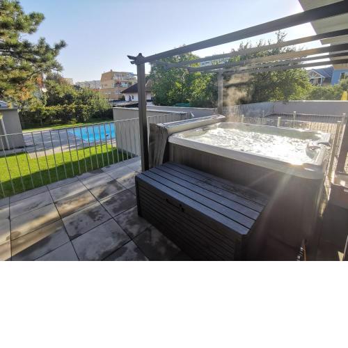 Dream Getaway Apartment with Jacuzzi and Pool