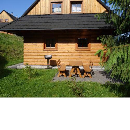 Drevenica pod smrekom