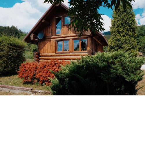 Dřevěný romantický srub v Krušných horách