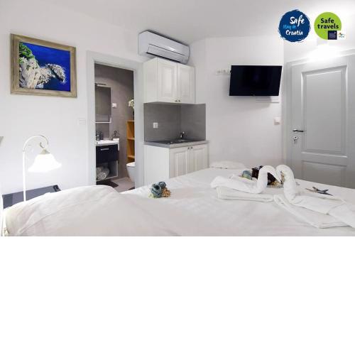 Dubrovnik Throne Suite I