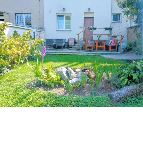 Duplex with garden