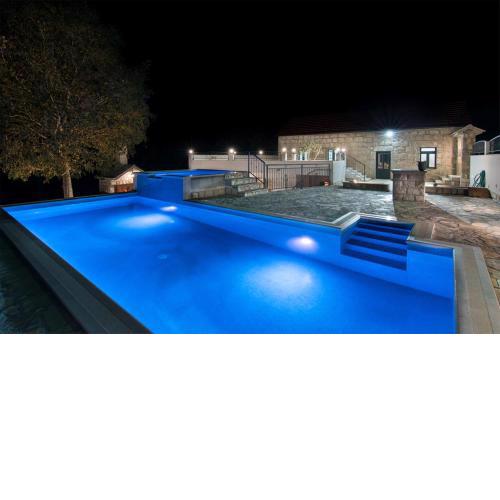 Dvori Stipanovi with heated pool