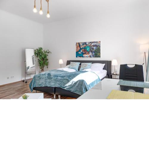 EasyStay 2BR Apt. connect with the whole City