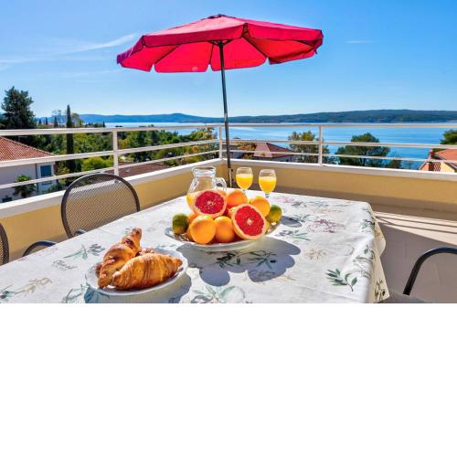 Einzigartiges Apartment nur 100 Meter zum Sandstrand mit grosser Dachterrasse, Meerblick, Waschmaschine