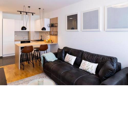 Elegance Infusion by HOME Apartments, FREE parking