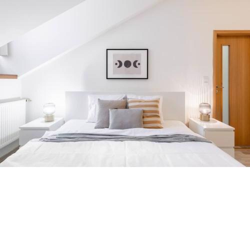 Elegant 4-Guest Retreat near Old Town