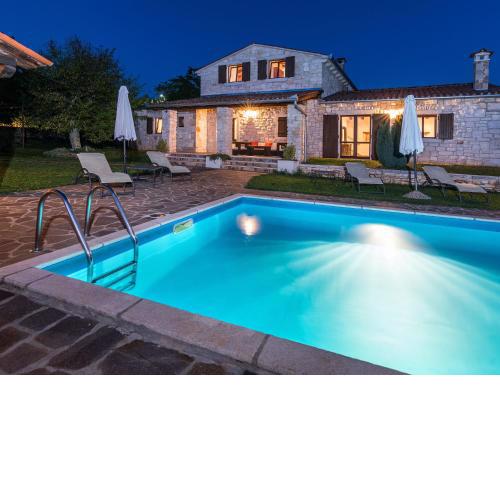 Elegant Villa in Istria with Outdoor Pool