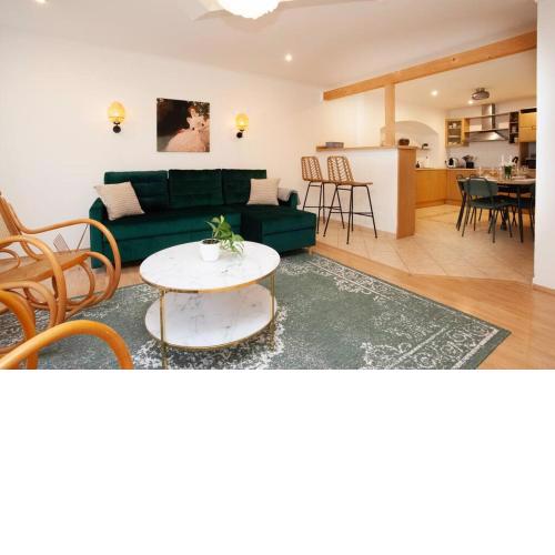 Emerald Apartment