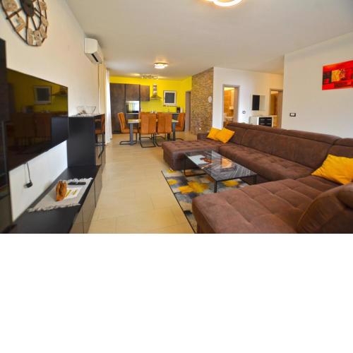 Emilio Apartment