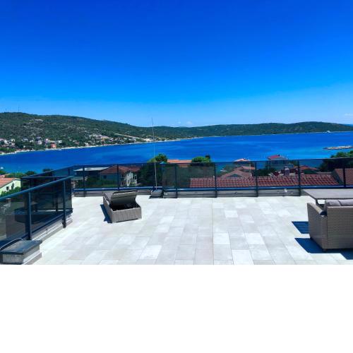 Emina Penthouse, Beautiful 2 bedroom property in Sevid, Croatia