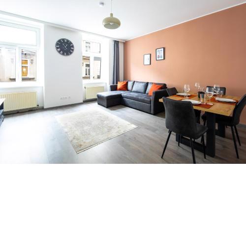 Enjoy Apartments, quiet street, apartment with two bedrooms sleeps 6 AC