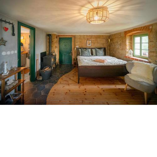 ENJOY Cozy Romance Hills Forest Gardens Views Sauna Whirlpool Bath