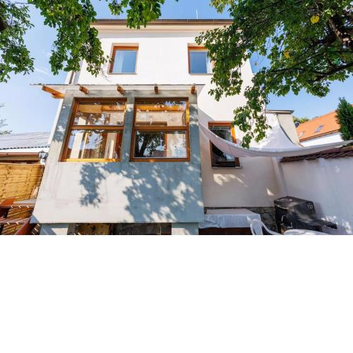 Entire house with garden near Prague