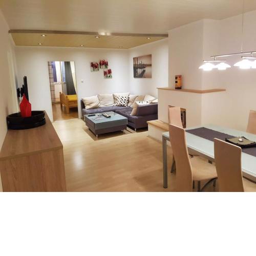 Esslinger Hauptstr Spacious apartment with loggia