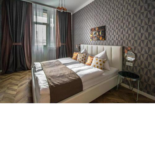 Executive Bright Apt. by Ruterra