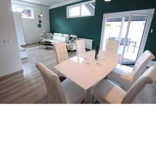 Exklusive FW mit 3 SZ und großer Terrasse