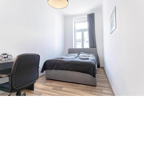 Explore Vienna: 1BR Retreat Near Westbahnhof
