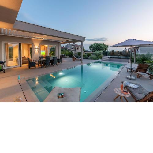 Exquisite Villa mit Panoramablick aufs Meer, Salzwasserpool mit Gegenstromanlage, BBQ