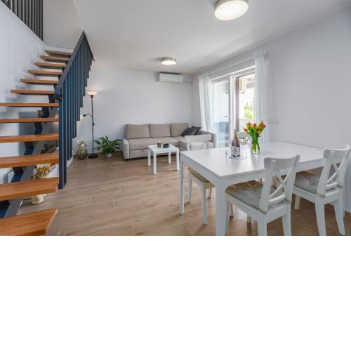 Exquisites Apartment mit eigener Galerie, Babybett, Waschmaschine und nur 700 Meter zum Strand